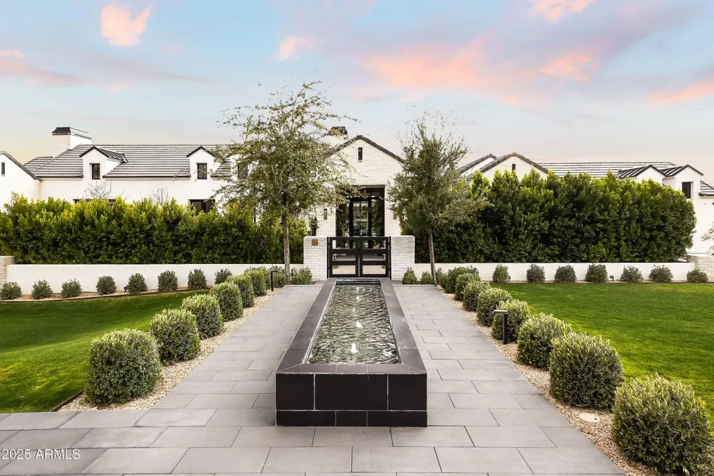 Top Arizona Neighborhoods for Second Homes, Private Jet Access, and Resort-Level Living 2 Paradise Valley Luxury Homes for Sale